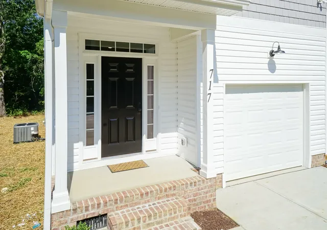 Photo 3 of Sale Pending at 804 N Magnolia Ave, Dunn, NC 28334 | MLS# 2535929 | Listing updated on 2026-07-18
