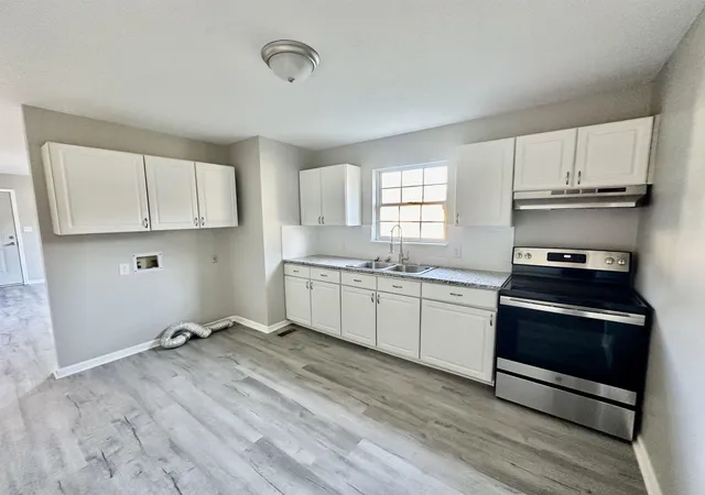 Photo 3 of Sale Pending at 1304 Queen Ann St, Burlington, NC 27217 | MLS# 2538628 | Listing updated on 2026-07-18
