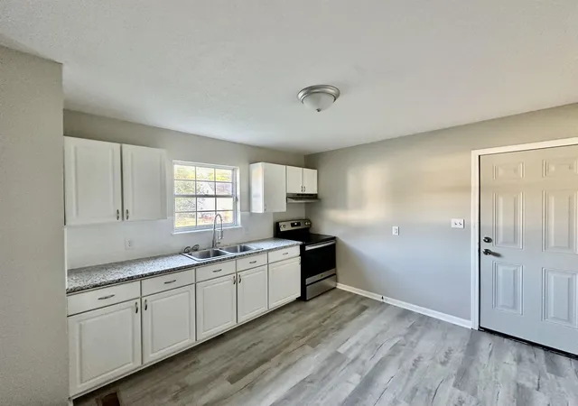 Photo 4 of Sale Pending at 1304 Queen Ann St, Burlington, NC 27217 | MLS# 2538628 | Listing updated on 2026-07-18
