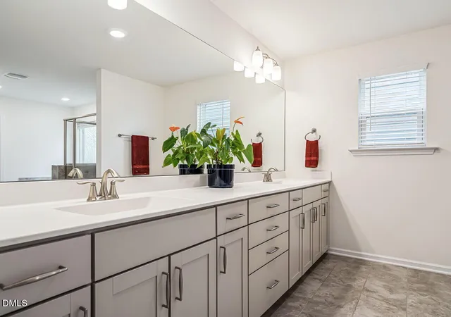 5th image of 213 Sage Oak Ln, Holly Springs, NC 27540 | MLS# 10180133