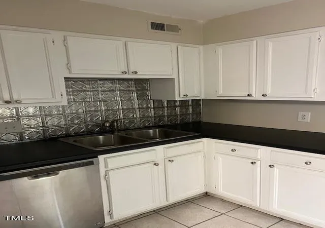 3rd image of 4101 Five Oaks Dr #19, Durham, NC 27707 | MLS# 10016318