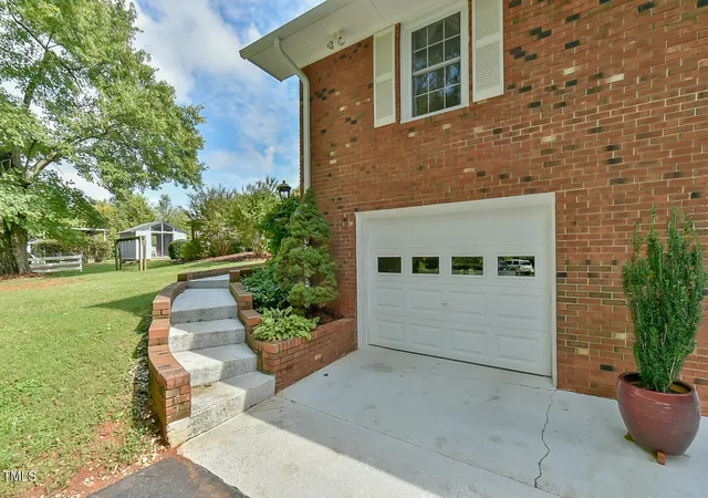 Photo 4 of Single Family Residence at 304 Homestead Rd, Chapel Hill, NC 27516 | MLS# 10067374 |  | Sold on 2026-06-02
