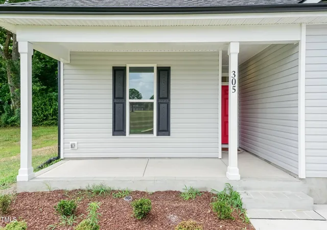Photo 3 of Sale Pending at 809 E Edgerton St, Dunn, NC 28334 | MLS# 10020348 | Listing updated on 2026-07-18