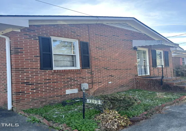 2nd image of 901 Oliver St, Mount Olive, NC 28365 | MLS# 10044781