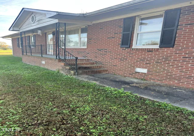 Photo 3 of Sale Pending at 901 Oliver St, Mount Olive, NC 28365 | MLS# 10044781 | Listing updated on 2026-07-18