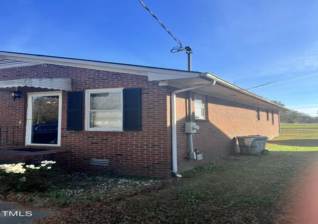 Photo 4 of Sale Pending at 901 Oliver St, Mount Olive, NC 28365 | MLS# 10044781 | Listing updated on 2026-07-18