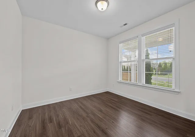 Photo 4 of Sale Pending at 135 Glenfield Ln, Burlington, NC 27215 | MLS# 10044491 | Listing updated on 2026-07-18