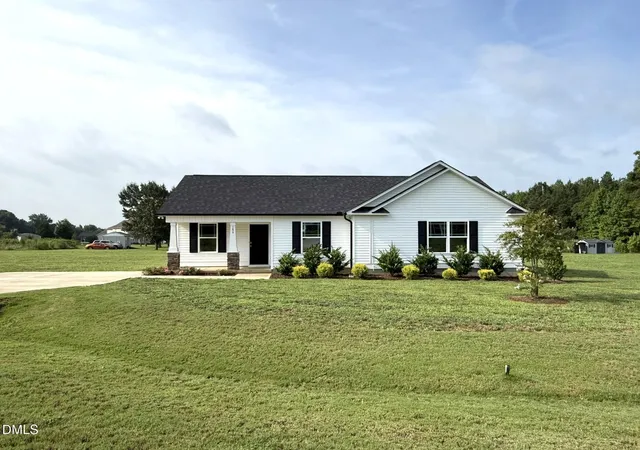 Photo 2 of Single family home for sale at 186 Pate Landing Dr, Selma, NC 27576 | MLS# 10065729 | Listing updated on 2026-08-18