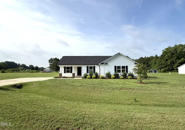 Photo 3 of Single family home for sale at 186 Pate Landing Dr, Selma, NC 27576 | MLS# 10065729 | Listing updated on 2026-08-18