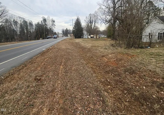 3rd image of 878 Old Hollow Rd, Winston Salem, NC 27105 | MLS# 10053353