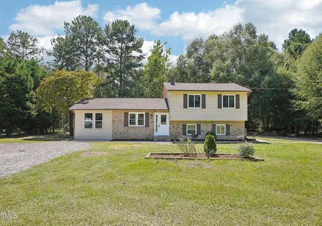 Homes for sale in West End, NC | 1379 Juniper Lake Rd, West End, NC 27376 | MLS# 10063025