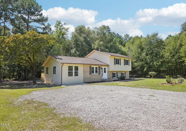 Homes for sale in West End, NC | 1379 Juniper Lake Rd, West End, NC 27376 | MLS# 10063025