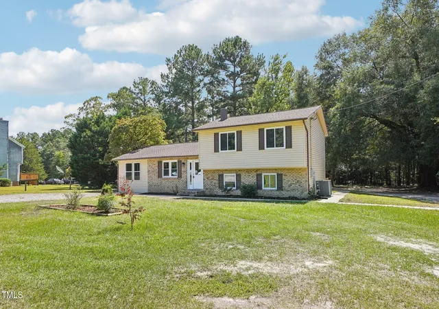 Homes for sale in West End, NC | 1379 Juniper Lake Rd, West End, NC 27376 | MLS# 10063025