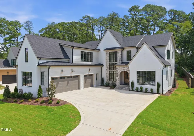 Photo 2 of Sale Pending at 4112 Rockingham Dr, Raleigh, NC 27609 | MLS# 10072387 | Listing updated on 2026-09-23