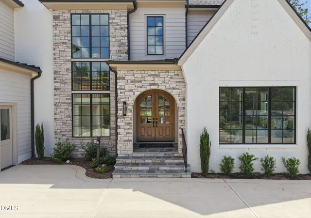 Photo 3 of Sale Pending at 4112 Rockingham Dr, Raleigh, NC 27609 | MLS# 10072387 | Listing updated on 2026-09-23