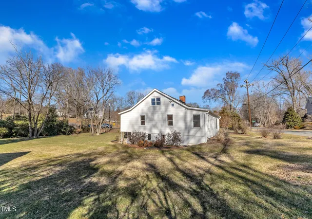 Photo 4 of Single Family Residence at 152 E Tryon St, Hillsborough, NC 27278 | MLS# 10083082 | | Sold on 2026-06-04