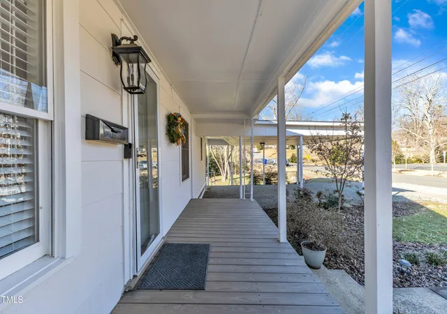 Photo 5 of Single Family Residence at 152 E Tryon St, Hillsborough, NC 27278 | MLS# 10083082 | | Sold on 2026-06-04