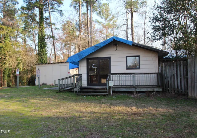 Photo 4 of Sale Pending at 4 Bolin Hts, Chapel Hill, NC 27514 | MLS# 10094490 | Listing updated on 2026-07-18