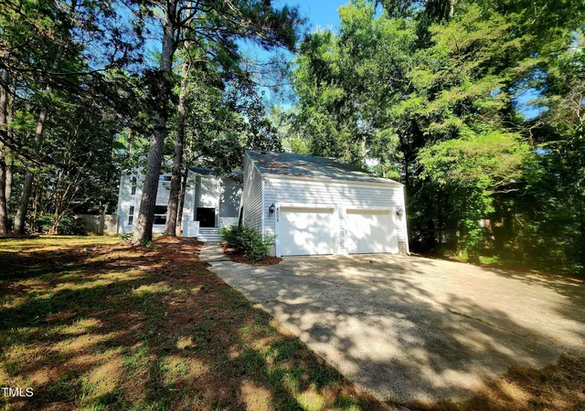 Photo 3 of Sale Pending at 4008 Livingstone Pl, Durham, NC 27707 | MLS# 10114262 | Listing updated on 2026-08-22