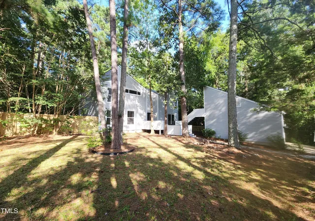 Photo 4 of Sale Pending at 4008 Livingstone Pl, Durham, NC 27707 | MLS# 10114262 | Listing updated on 2026-08-22