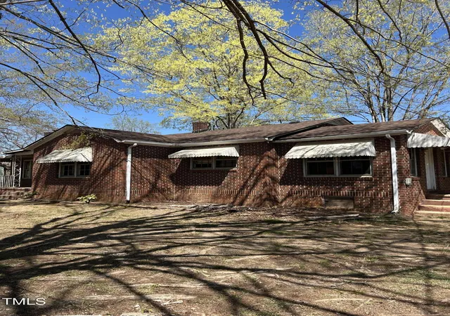 2nd image of 303 37th St Sw, Hickory, NC 28602 | MLS# 10120943