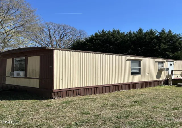 Photo 4 of Manufactured home for sale at 303 37th Street SW, Hickory, NC 28602 | MLS# 10120943 | Listing updated on 2026-09-16