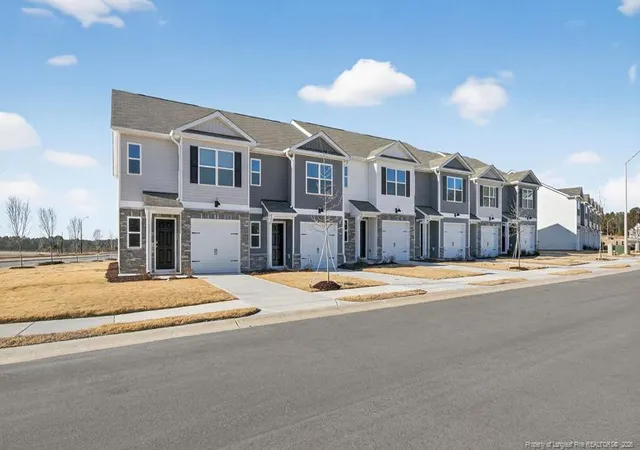 Photo 5 of Townhouse at 203 Maddox Dr, Aberdeen, NC 28315 | MLS# 747812 | | Sold on 2026-07-06