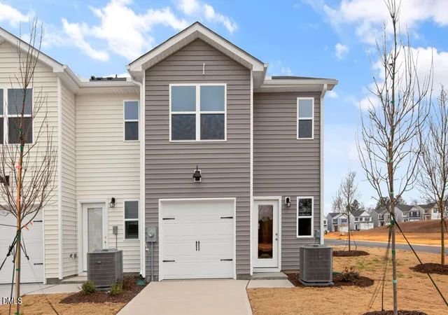 Photo 5 of Townhouse at 11 Rusling Leaf Dr, Fuquay Varina, NC 27526 | MLS# 10116033 | | Sold on 2026-05-28