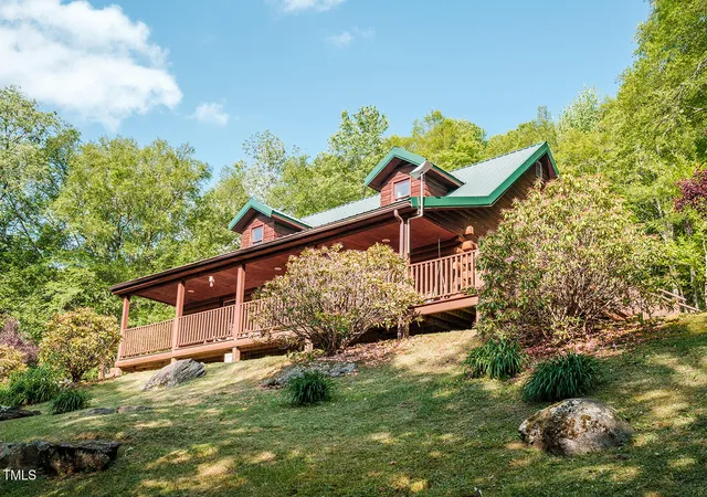 Homes for sale in Newland, NC | 2266 Sugar Mountain Rd #1, Newland, NC 28657 | MLS# 10116293