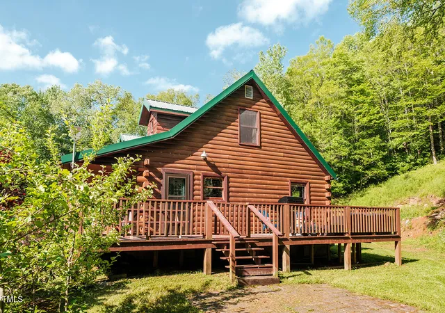 Homes for sale in Newland, NC | 2266 Sugar Mountain Rd #1, Newland, NC 28657 | MLS# 10116293