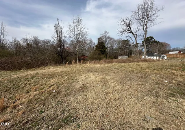 Photo 4 of Sale Pending at 5040 Baux Mountain Rd, Winston Salem, NC 27105 | MLS# 10120867 | Listing updated on 2026-07-18