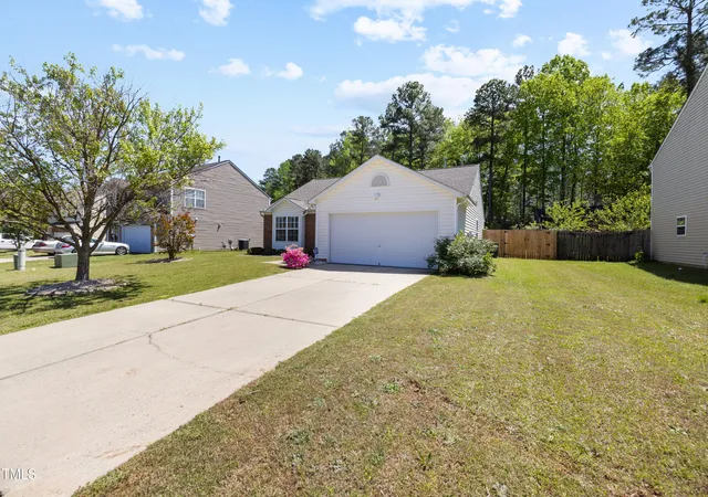 Photo 2 of Sale Pending at 729 Golden Horseshoe Ln, Sanford, NC 27330 | MLS# 10118766 | Listing updated on 2026-07-18