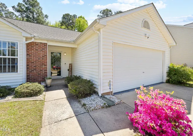 Photo 3 of Sale Pending at 729 Golden Horseshoe Ln, Sanford, NC 27330 | MLS# 10118766 | Listing updated on 2026-07-18