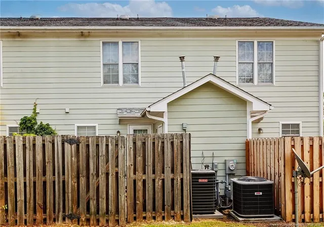 Photo 2 of Townhouse for sale at 456 Cityview Ln, Fayetteville, NC 28301 | MLS# 748962 | Listing updated on 2026-07-18