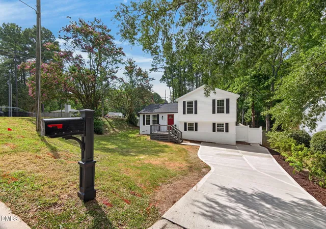 Photo 1 of Single family home for sale at 7101 Shellburne Dr, Raleigh, NC 27612 | MLS# 10186390 | Listing updated on 2026-09-21