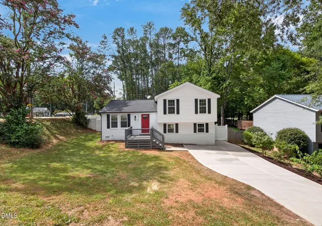 Photo 2 of Single family home for sale at 7101 Shellburne Dr, Raleigh, NC 27612 | MLS# 10186390 | Listing updated on 2026-09-21