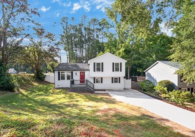 Photo 3 of Single family home for sale at 7101 Shellburne Dr, Raleigh, NC 27612 | MLS# 10186390 | Listing updated on 2026-09-21