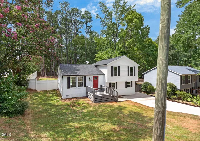 Photo 4 of Single family home for sale at 7101 Shellburne Dr, Raleigh, NC 27612 | MLS# 10186390 | Listing updated on 2026-09-21