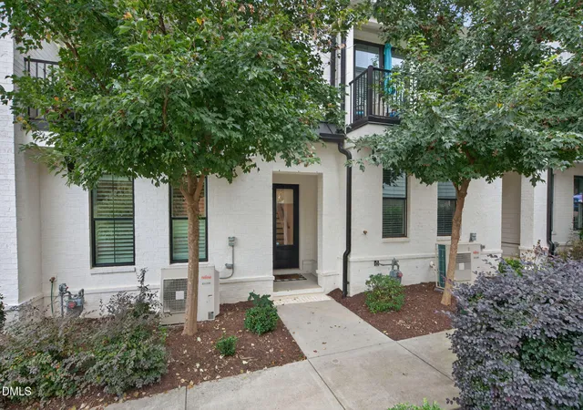 Homes for sale in Raleigh, NC | 1610 Draper View Loop #102, Raleigh, NC 27608 | MLS# 10163283