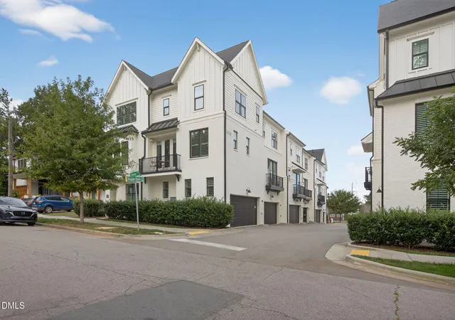 Homes for sale in Raleigh, NC | 1610 Draper View Loop, Raleigh, NC 27608 | Houzeo
