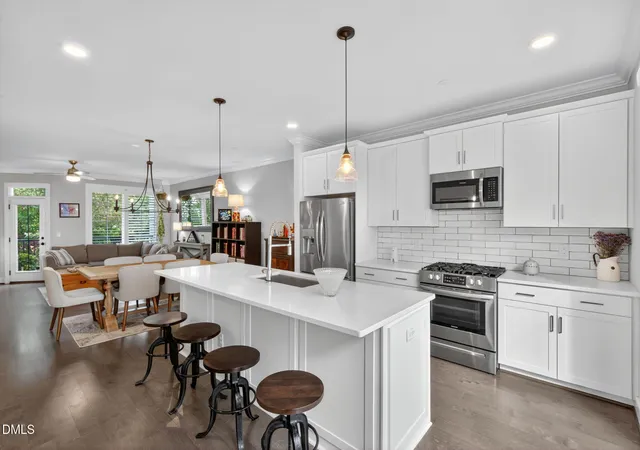 Homes for sale in Raleigh, NC | 1610 Draper View Loop #102, Raleigh, NC 27608 | MLS# 10163283