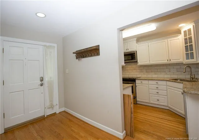 Listing Photo 3 - Condo for sale in building located at 175 N Knl Rd, Southern Pines, NC 28387