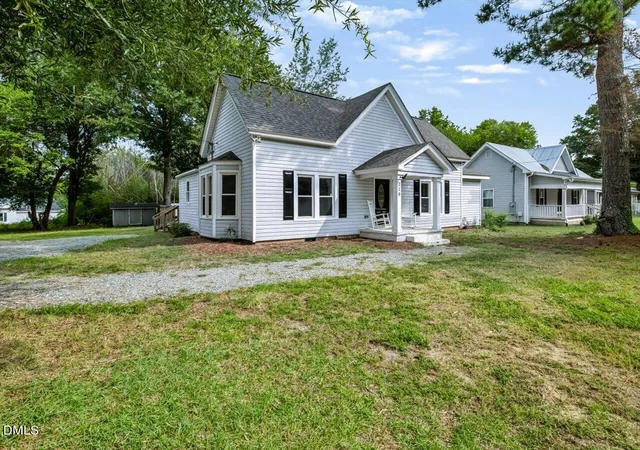 Photo 1 of Single family home for sale at 210 W Oak St, Zebulon, NC 27597 | MLS# 10125230 | Listing updated on 2026-09-02
