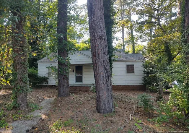Homes for sale in Sanford, NC | 406 Courtland Dr, Sanford, NC 27330 | MLS# 752028