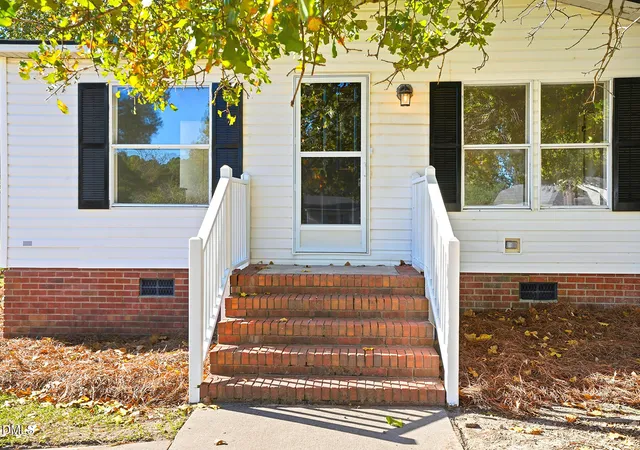 Photo 4 of Manufactured On Land at 27 Tryon Ct W, Spring Lake, NC 28390 | MLS# 10128811 |  | Sold on 2026-05-19