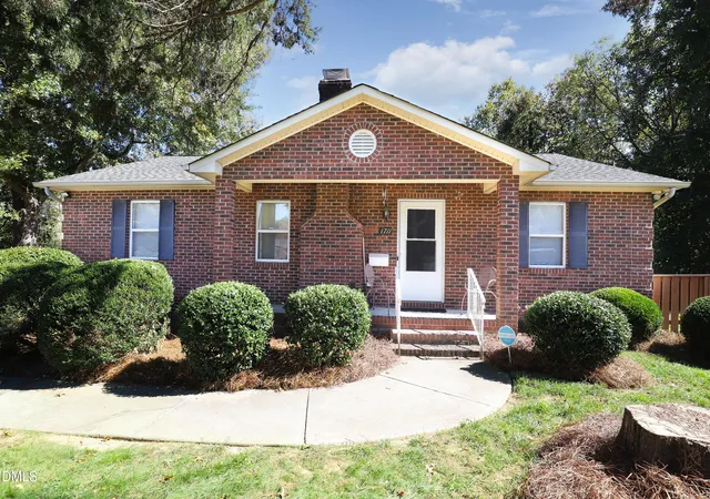 3rd image of 1711 Hanover Ct, High Point, NC 27265 | MLS# 10129830