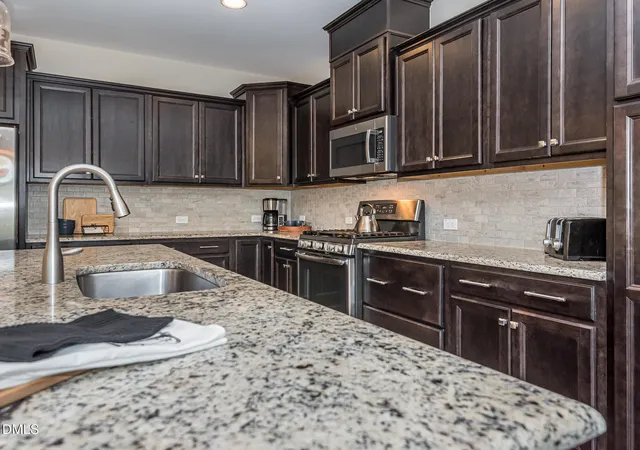 Photo 3 of Townhouse at 904 Dalton Ridge Pl, Apex, NC 27523 | MLS# 10133544 | | Sold on 2026-06-01