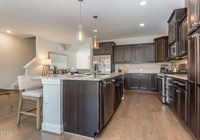 Photo 4 of Townhouse at 904 Dalton Ridge Pl, Apex, NC 27523 | MLS# 10133544 | | Sold on 2026-06-01