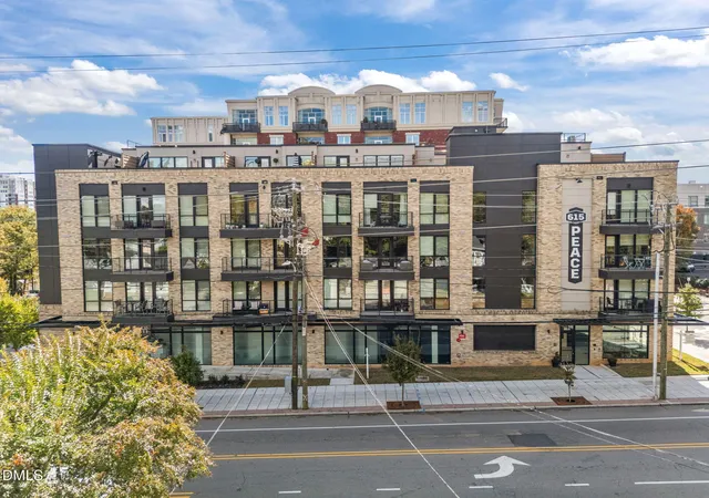 2nd image of 615 W Peace St, Raleigh, NC 27605