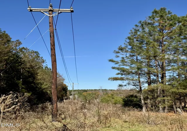 Photo 4 of Sale Pending at 2207 Hamlin Rd, Durham, NC 27704 | MLS# 10132777 | Listing updated on 2026-07-18